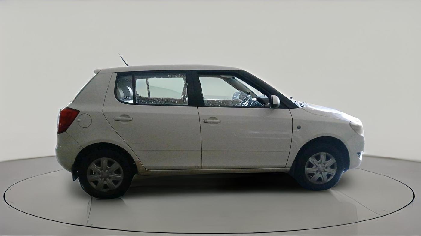 2011 Skoda Fabia AMBIENTE 1.2 MPI, Petrol, Manual, 1,01,692 km, exterior