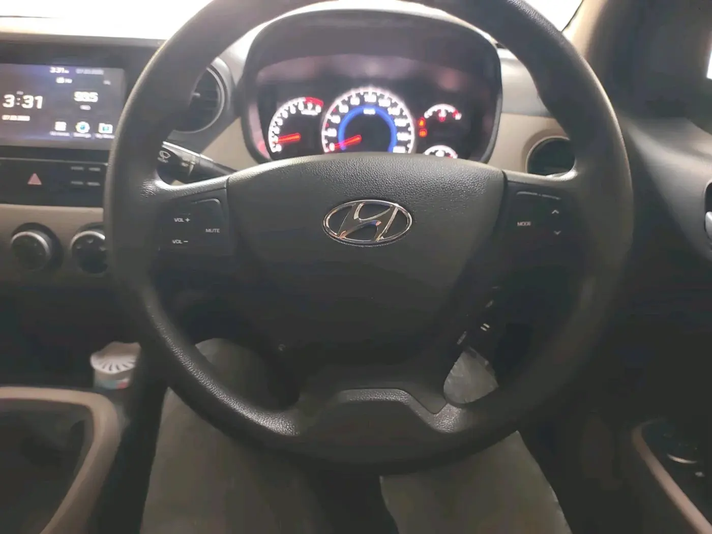 2017 Hyundai Grand i10 SPORTZ (O) 1.2 KAPPA VTVT, Petrol, Manual, 19,497 km, interior