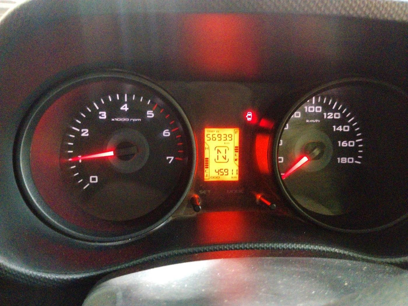 2016 Mahindra TUV300 T6, Diesel, Manual, 45,911 km, interior