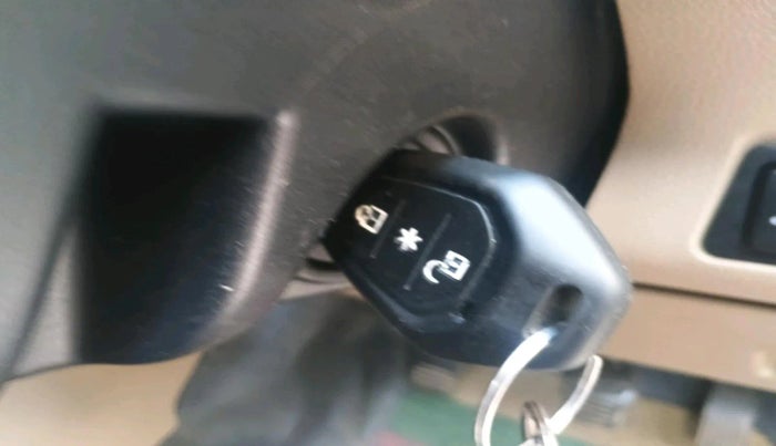 2016 Mahindra TUV300 T8, Diesel, Manual, 86,682 km, interior