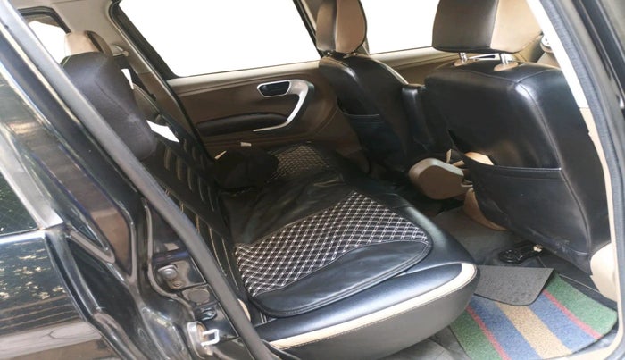 2016 Mahindra TUV300 T8, Diesel, Manual, 86,682 km, interior