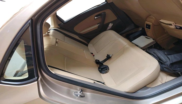 2016 Volkswagen Vento HIGHLINE 1.6 MPI, Petrol, Manual, 93,481 km, interior