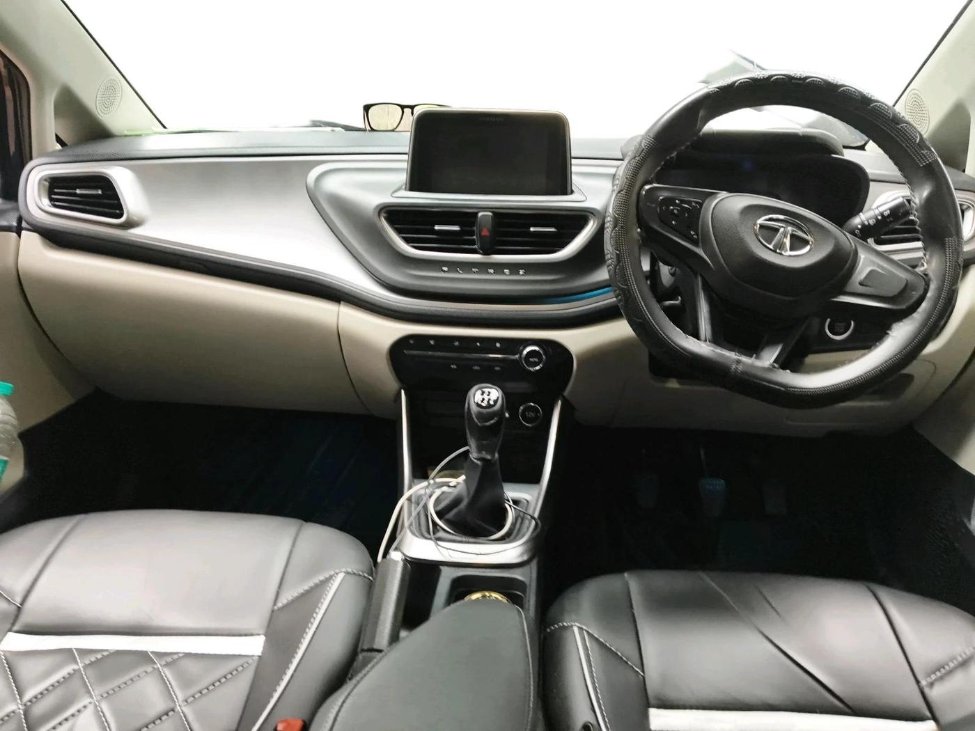 2023 Tata ALTROZ XZ CNG, CNG, Manual, 98,916 km, interior