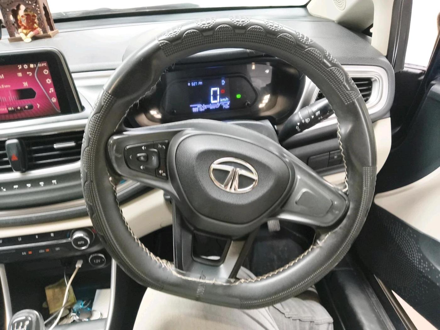 2023 Tata ALTROZ XZ CNG, CNG, Manual, 98,916 km, interior