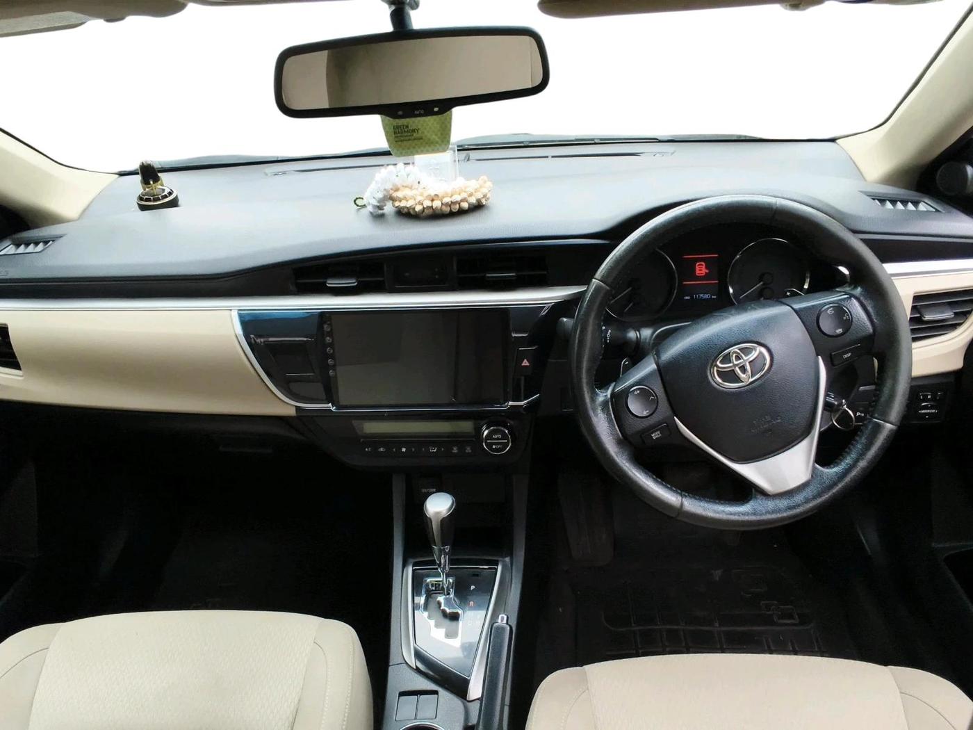 2015 Toyota Corolla Altis G CVT PETROL, Petrol, Automatic, 1,17,580 km, interior