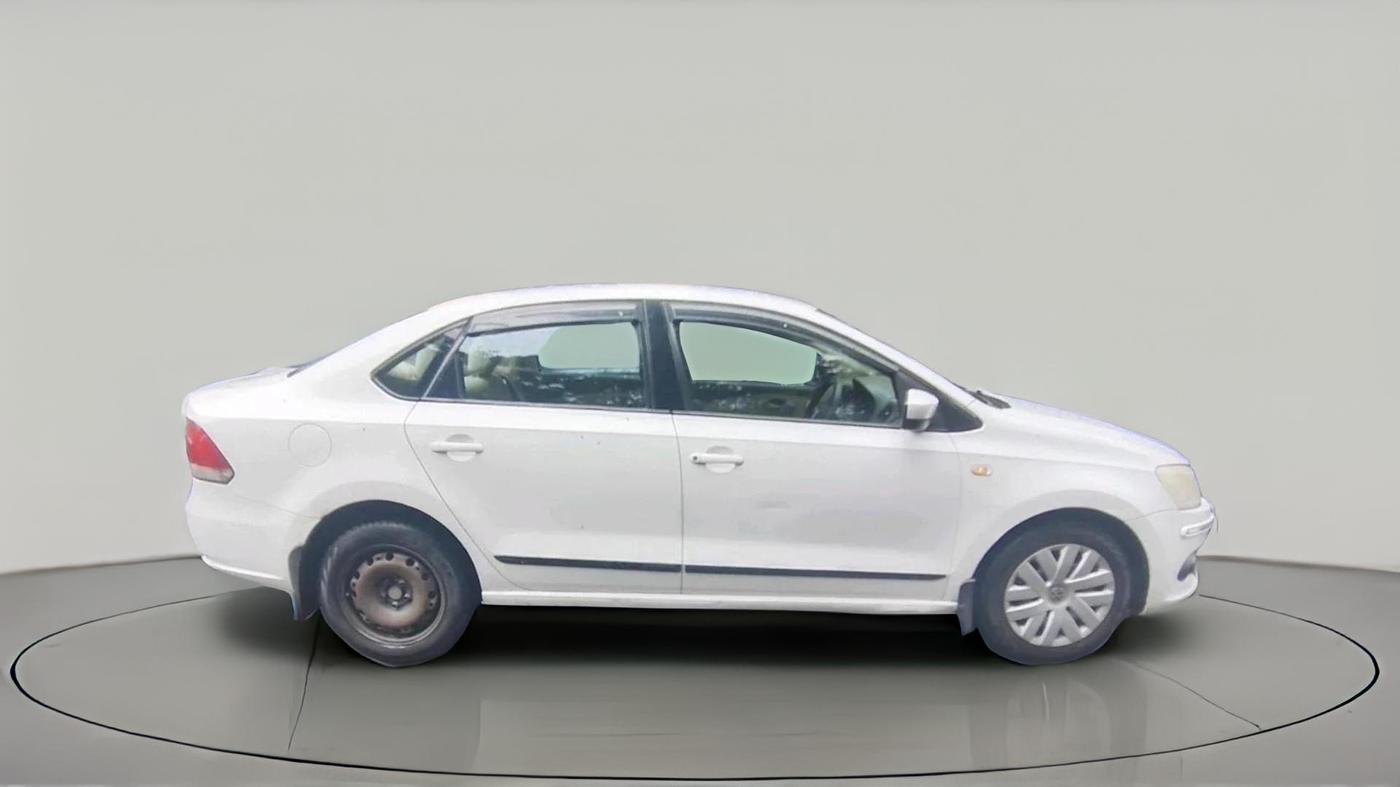 2013 Volkswagen Vento COMFORTLINE 1.6, Petrol, Manual, 71,055 km, exterior