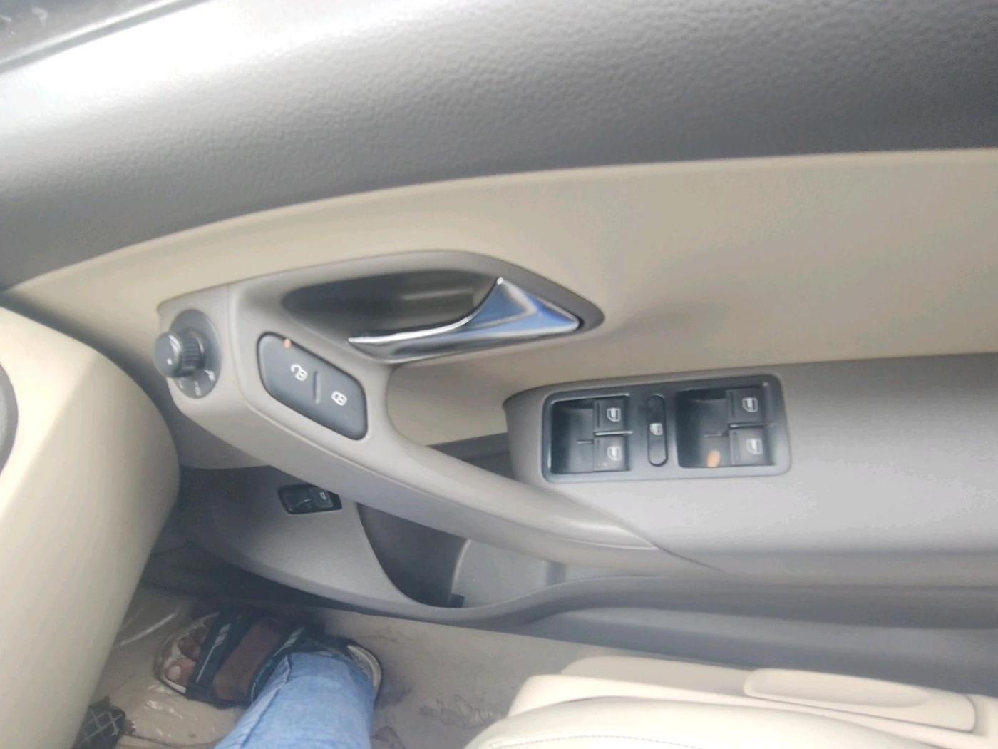 2013 Volkswagen Vento COMFORTLINE 1.6, Petrol, Manual, 71,055 km, interior