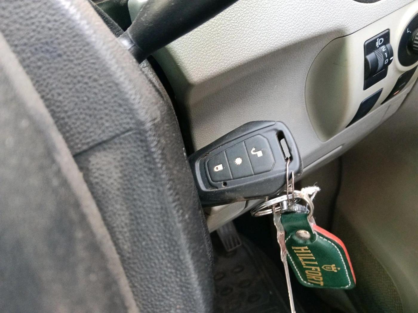 2016 Mahindra Kuv100 K8 6 STR, Petrol, Manual, 45,513 km, interior