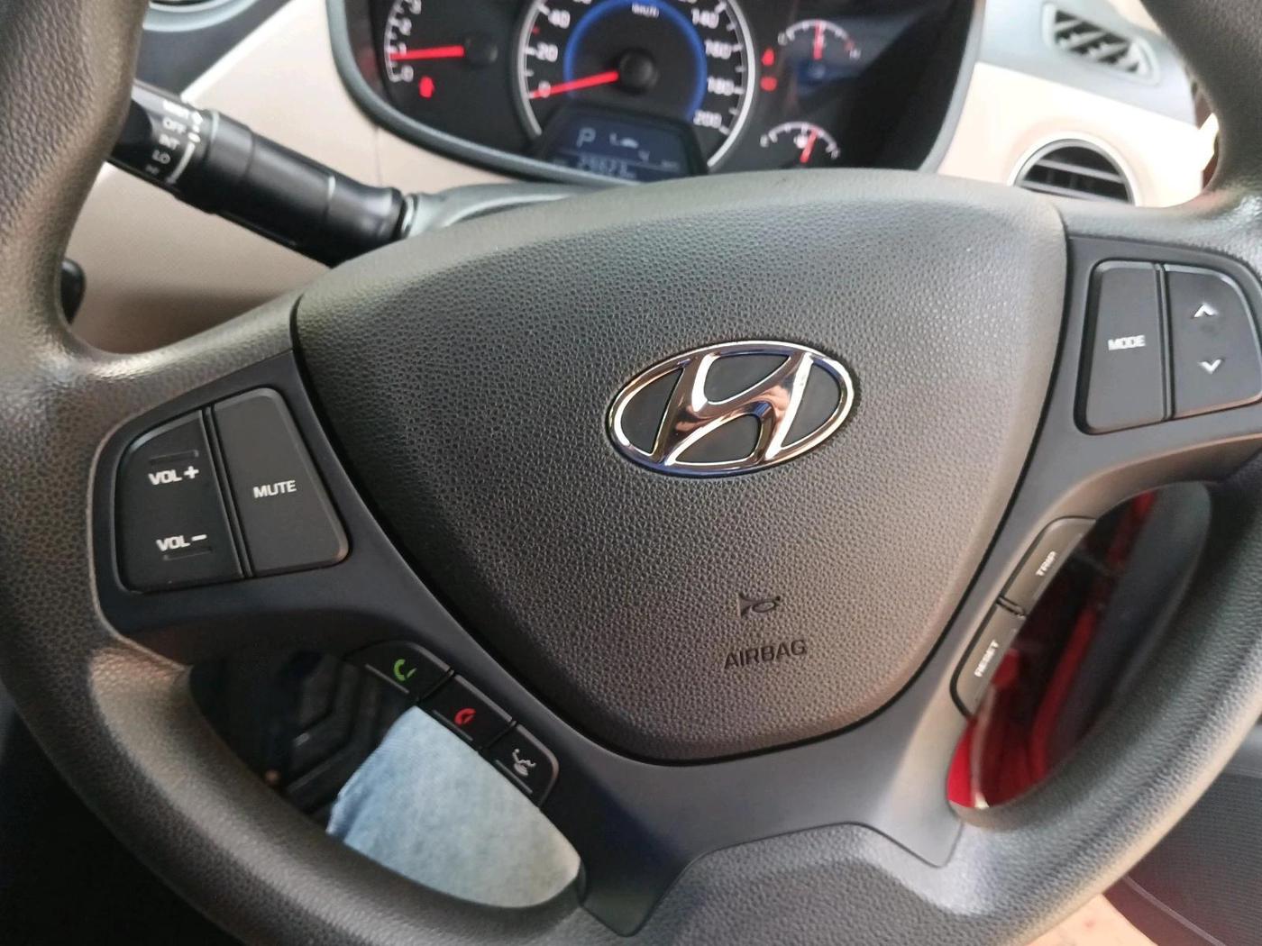 2018 Hyundai Grand i10 SPORTZ AT 1.2 KAPPA VTVT, Petrol, Automatic, 29,827 km, interior