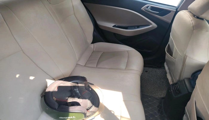 2015 Hyundai Elite i20 SPORTZ 1.2 (O), Petrol, Manual, 30,440 km, interior