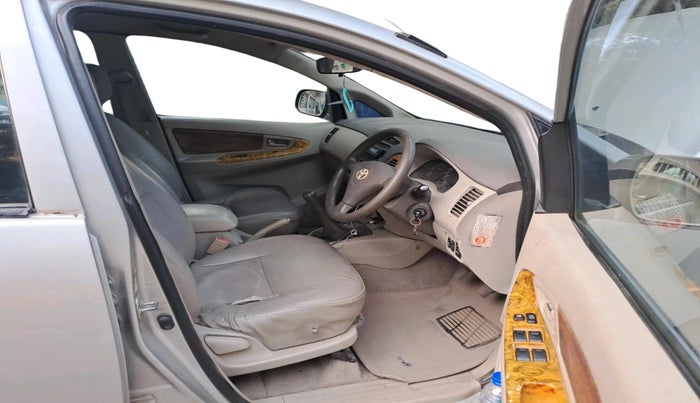 2011 Toyota Innova 2.5 G4 8 STR, Diesel, Manual, 1,63,708 km, interior