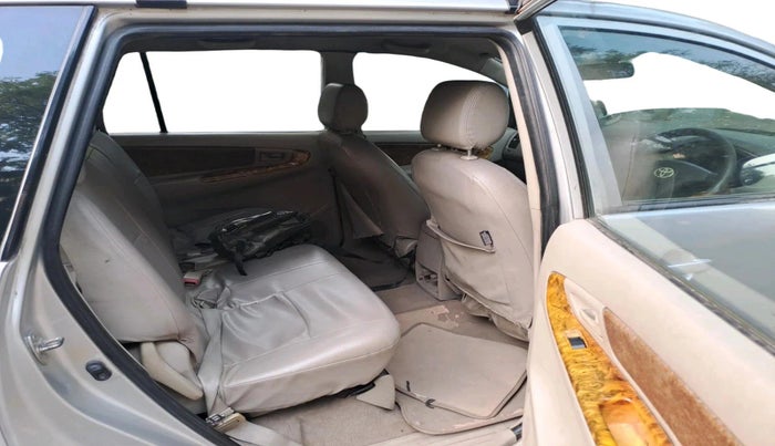 2011 Toyota Innova 2.5 G4 8 STR, Diesel, Manual, 1,63,708 km, interior