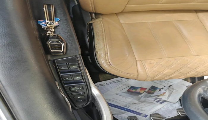 2019 Mahindra XUV500 W11, Diesel, Manual, 1,26,797 km, interior