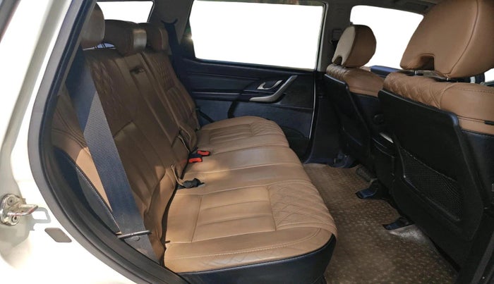 2019 Mahindra XUV500 W11, Diesel, Manual, 1,26,797 km, interior