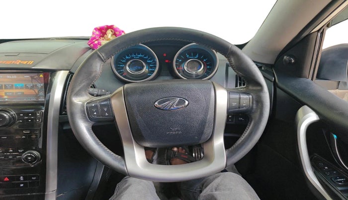 2019 Mahindra XUV500 W11, Diesel, Manual, 1,26,797 km, interior