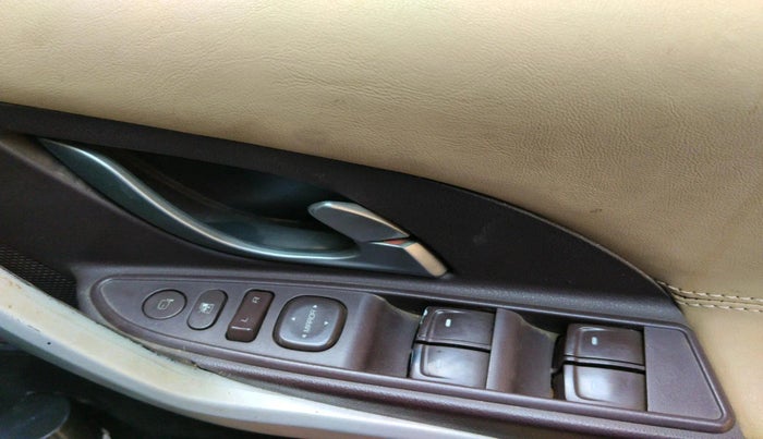 2013 Mahindra XUV500 W8, Diesel, Manual, 1,50,326 km, interior