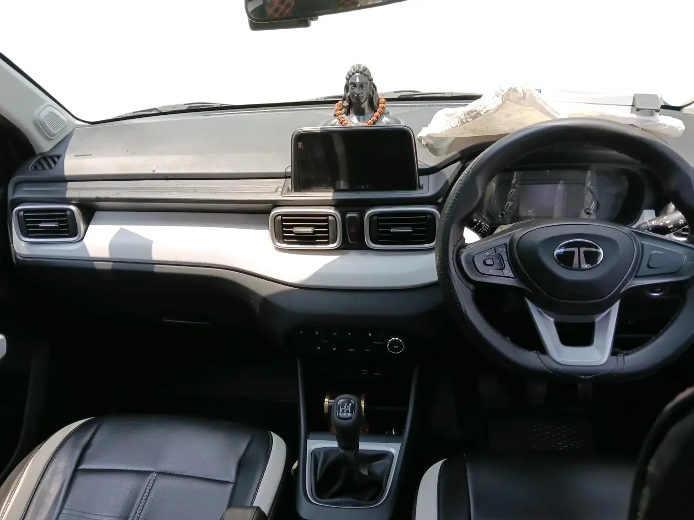 2024 Tata PUNCH ACCOMPLISHED DAZZLE SUNROOF CNG MT, CNG, Manual, 31,135 km, interior