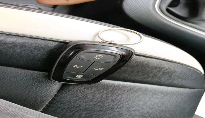 2024 Tata PUNCH ACCOMPLISHED DAZZLE SUNROOF CNG MT, CNG, Manual, 31,135 km, interior