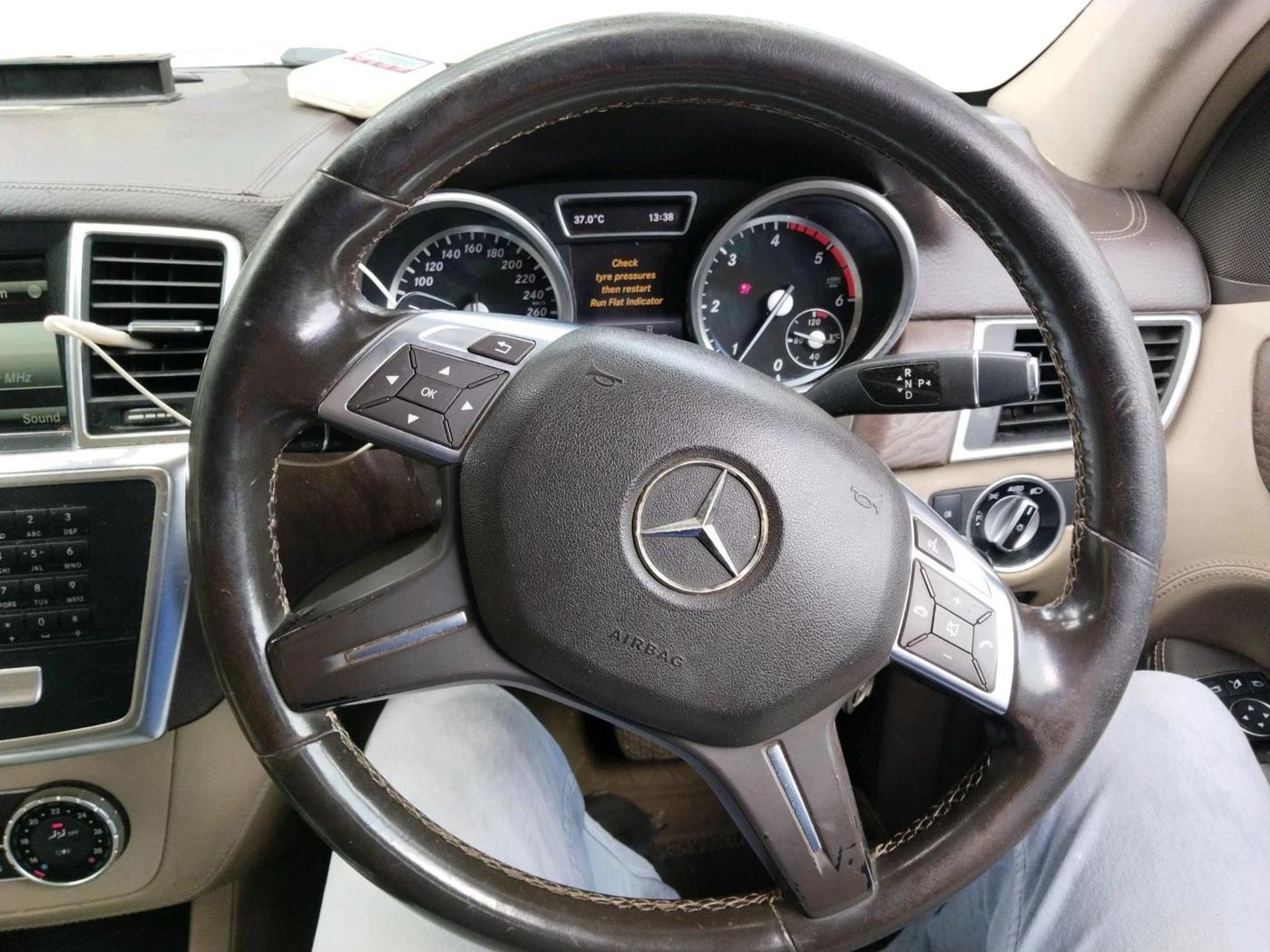 2014 Mercedes Benz GL Class 350 CDI 4Matic, Diesel, Automatic, 99,998 km, interior