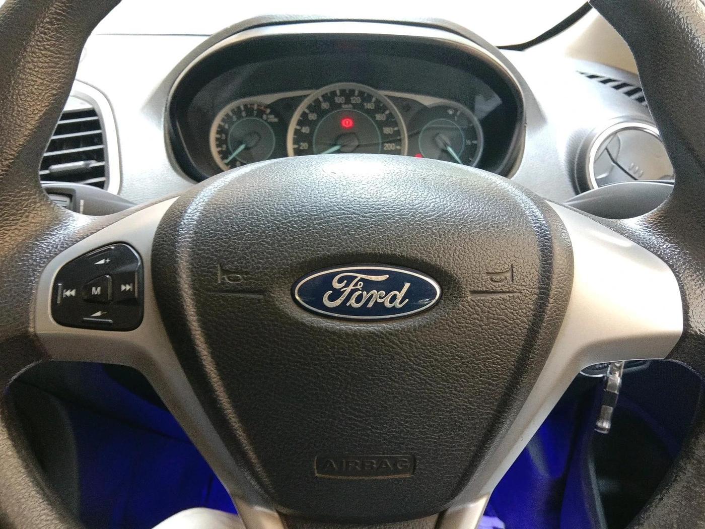 2017 Ford New Figo TITANIUM 1.2 PETROL MT, Petrol, Manual, 31,316 km, interior