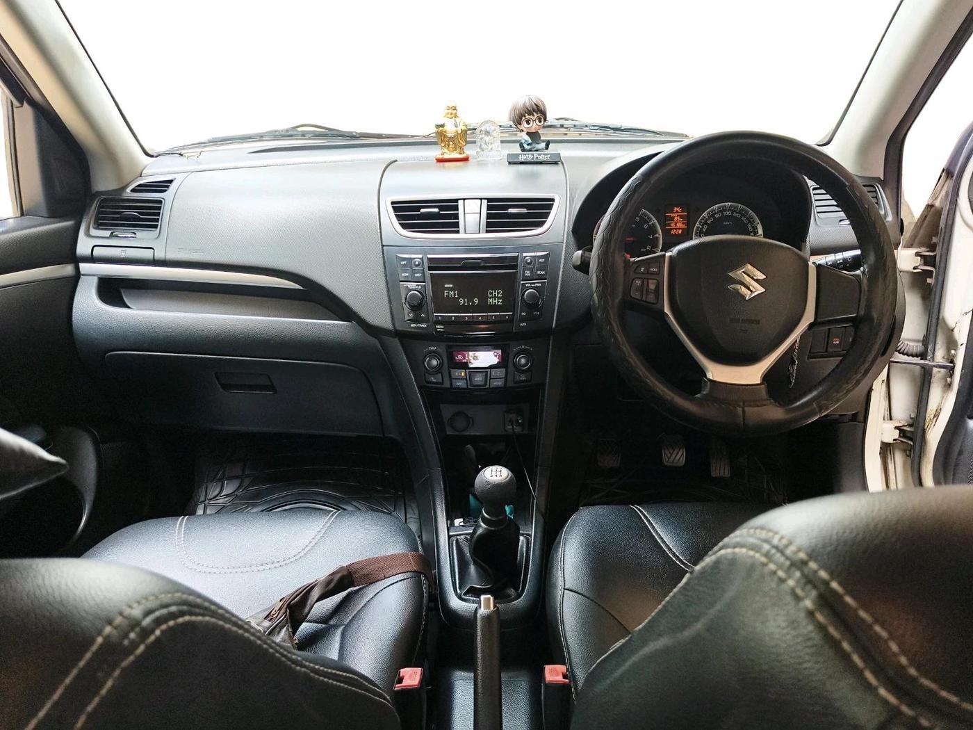 2013 Maruti Swift ZXI, Petrol, Manual, 45,186 km, interior