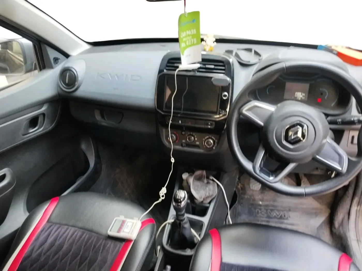 2021 Renault Kwid RXT 1.0 (O), Petrol, Manual, 23,881 km, interior