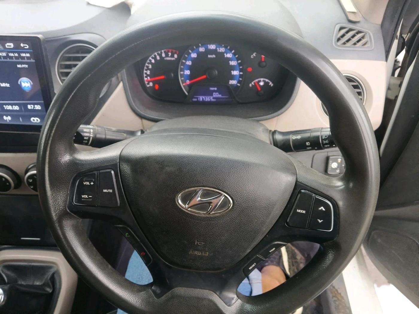 2016 Hyundai Xcent S 1.2, CNG, Manual, 1,37,365 km, interior