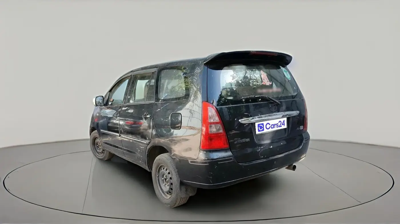 2007 Toyota Innova G4 2.5 8 STR, Diesel, Manual, 1,72,674 km, exterior