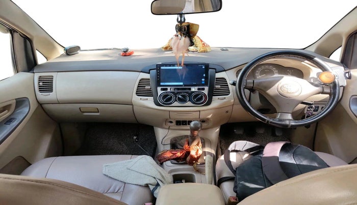 2007 Toyota Innova G4 2.5 8 STR, Diesel, Manual, 1,72,674 km, interior