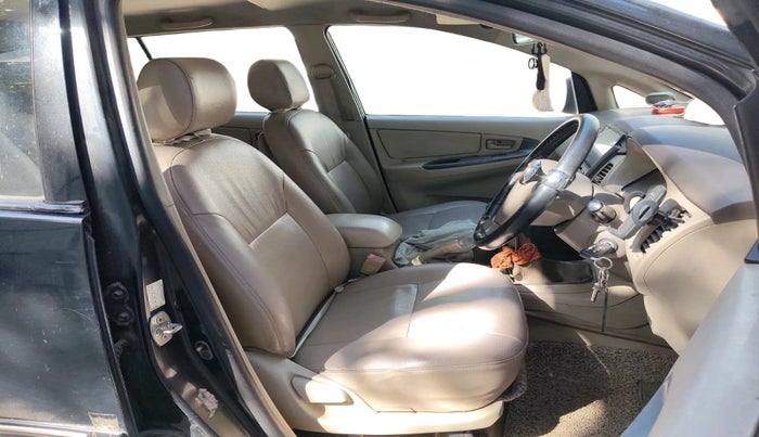 2007 Toyota Innova G4 2.5 8 STR, Diesel, Manual, 1,72,674 km, interior