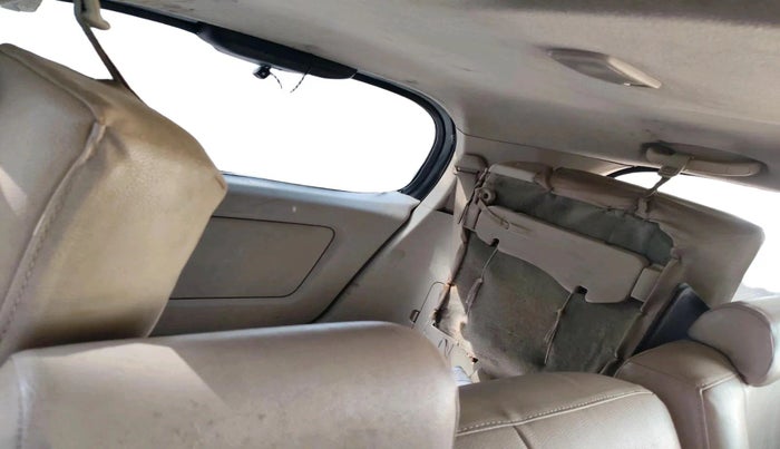 2007 Toyota Innova G4 2.5 8 STR, Diesel, Manual, 1,72,674 km, interior