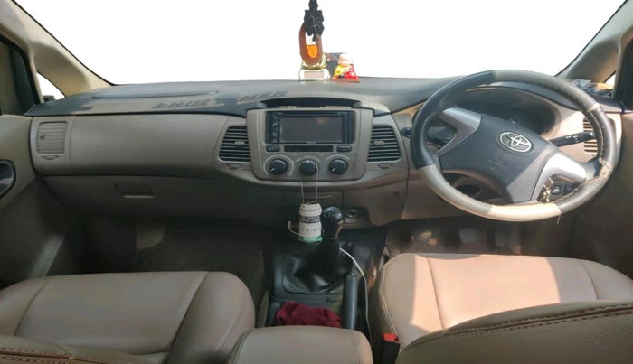 2016 Toyota Innova 2.5 GX 7 STR, Diesel, Manual, 84,611 km, interior