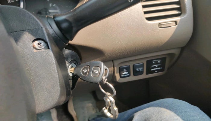 2016 Toyota Innova 2.5 GX 7 STR, Diesel, Manual, 84,611 km, interior