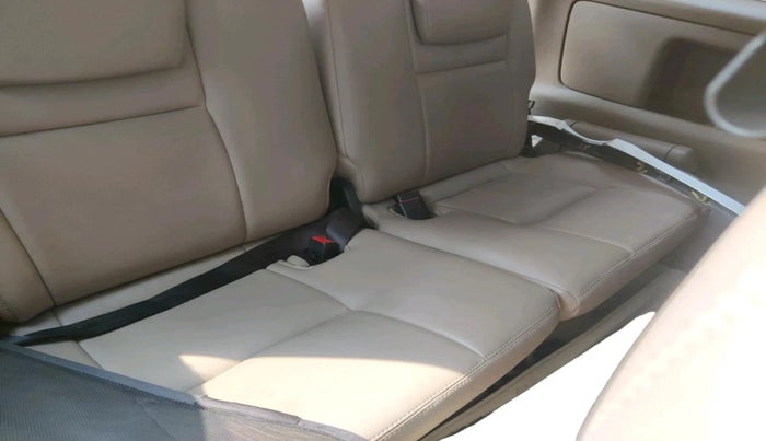 2016 Toyota Innova 2.5 GX 7 STR, Diesel, Manual, 84,611 km, interior