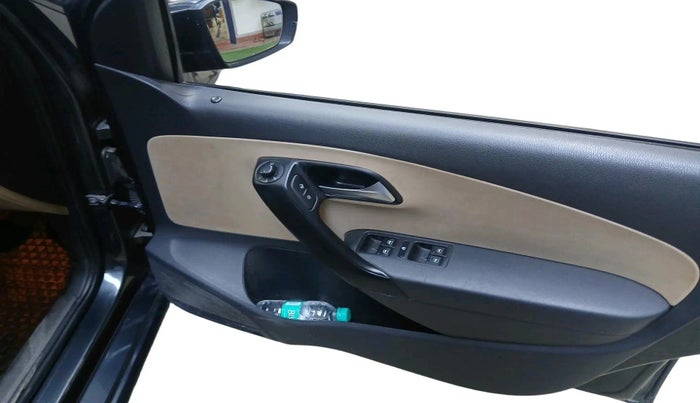 2016 Volkswagen Polo HIGHLINE1.2L, Petrol, Manual, 61,553 km, interior