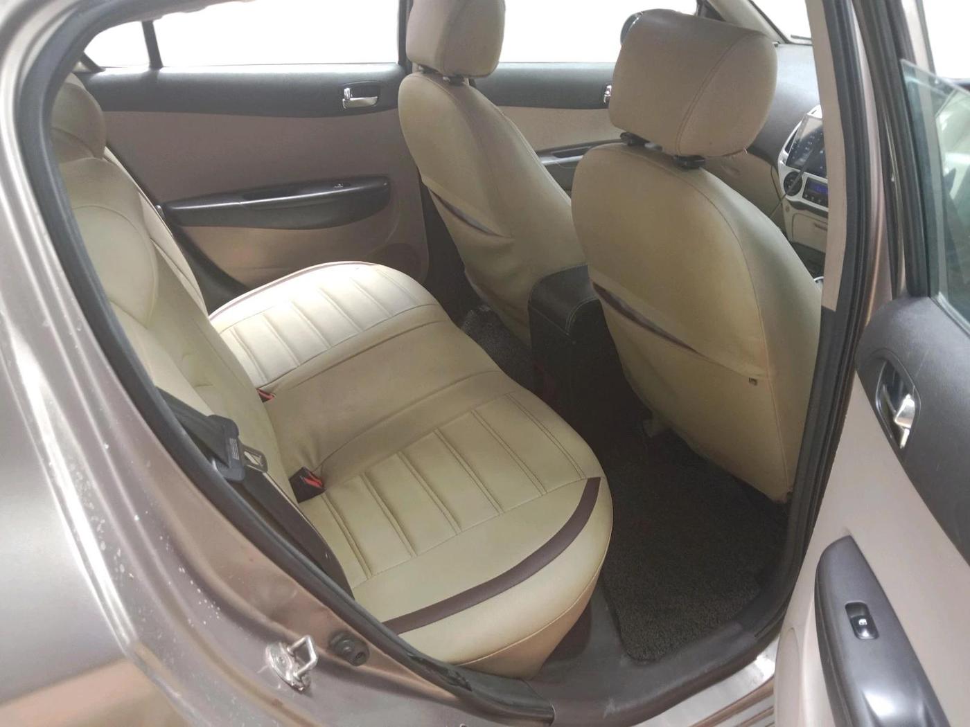 2013 Hyundai i20 MAGNA (O) 1.2, Petrol, Manual, 1,95,567 km, interior