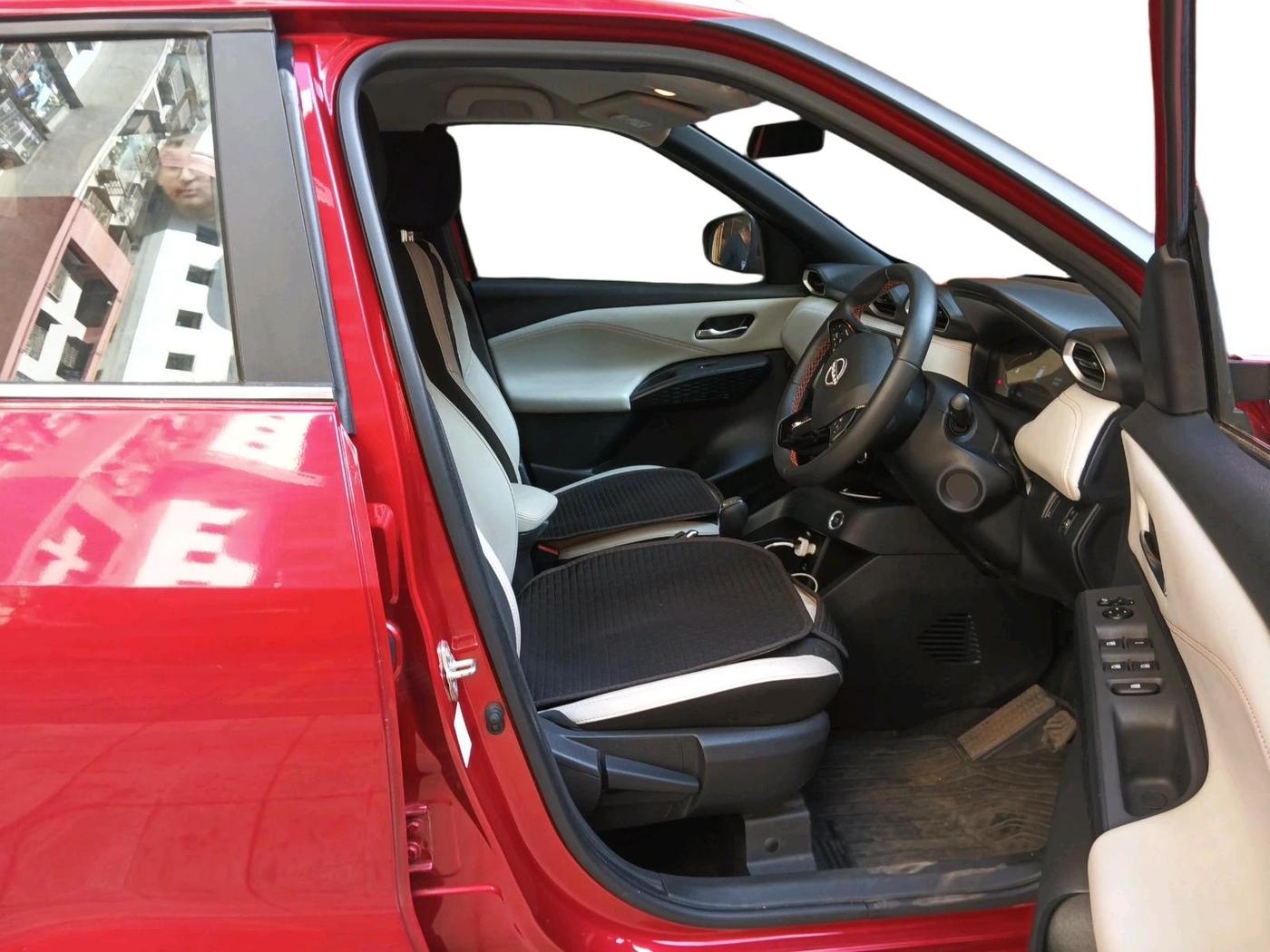 2025 Nissan MAGNITE Tekna B4D 1.0 Petrol AMT, Petrol, Automatic, 3,630 km, interior