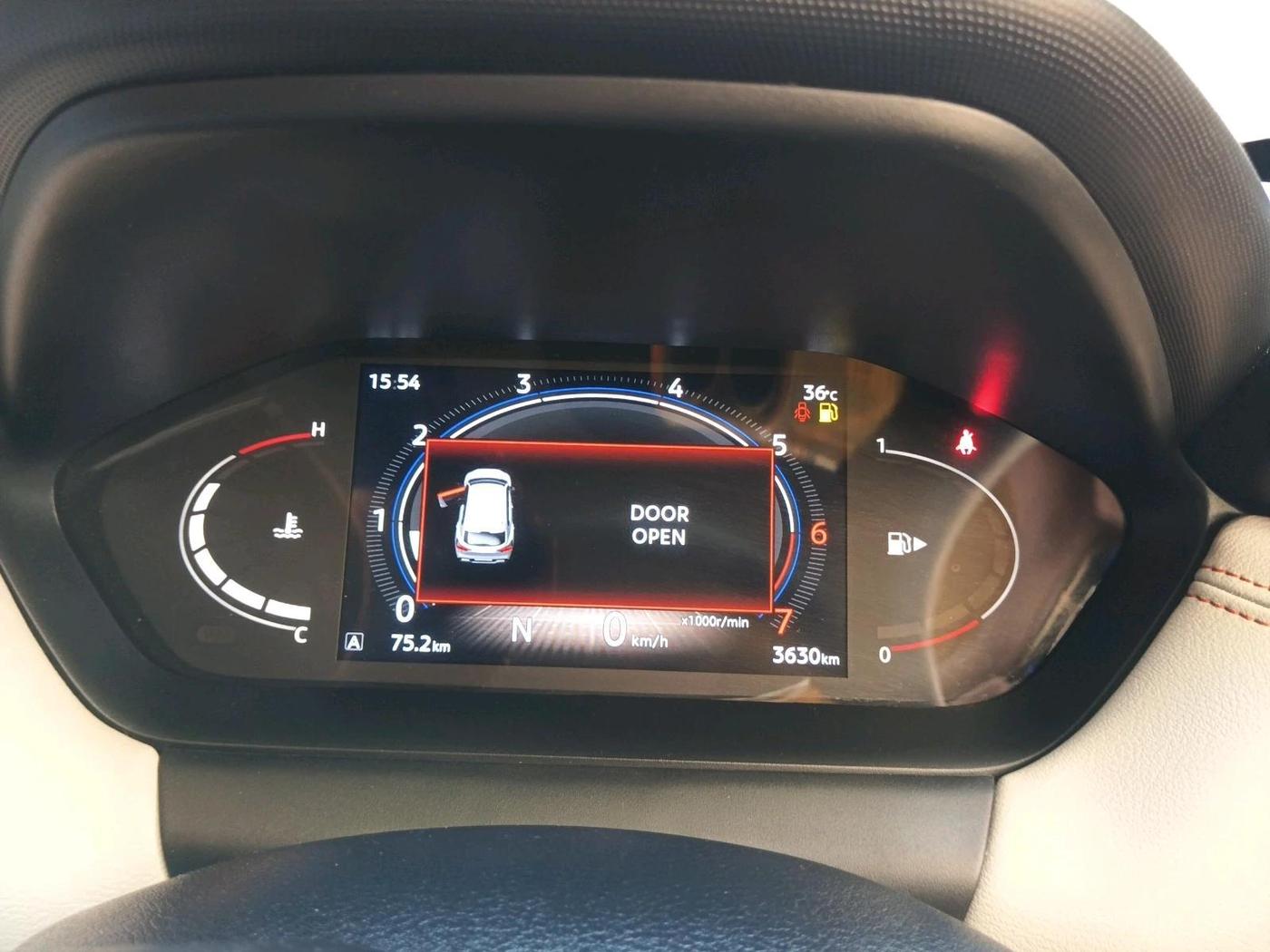 2025 Nissan MAGNITE Tekna B4D 1.0 Petrol AMT, Petrol, Automatic, 3,630 km, interior