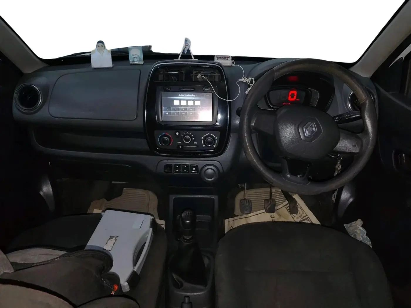 2016 Renault Kwid RXT 0.8, Petrol, Manual, 74,172 km, interior