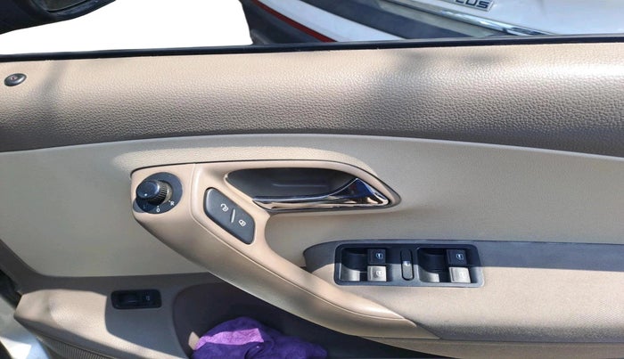 2014 Skoda Rapid ELEGANCE 1.6 TDI CR MT, Diesel, Manual, 83,507 km, interior