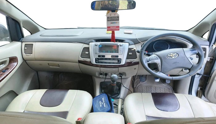 2012 Toyota Innova VX 2.5 7 STR, Diesel, Manual, 1,37,585 km, interior