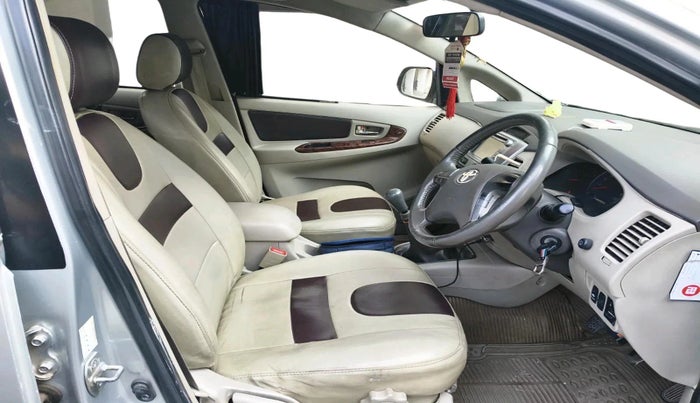 2012 Toyota Innova VX 2.5 7 STR, Diesel, Manual, 1,37,585 km, interior