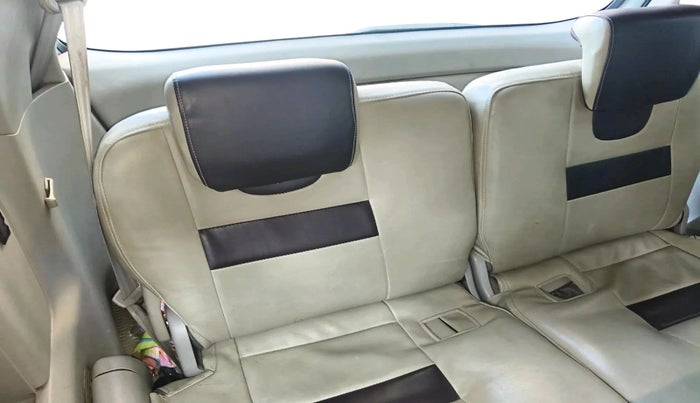 2012 Toyota Innova VX 2.5 7 STR, Diesel, Manual, 1,37,585 km, interior