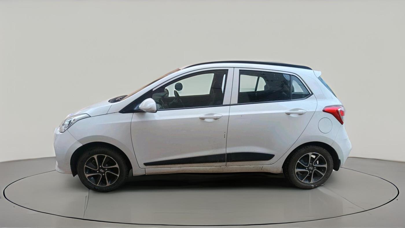 2017 Hyundai Grand i10 SPORTZ (O) AT 1.2 KAPPA VTVT, Petrol, Automatic, 11,700 km, exterior