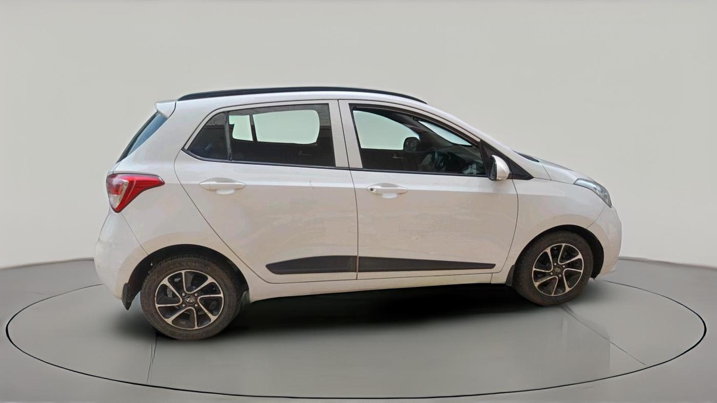 2017 Hyundai Grand i10 SPORTZ (O) AT 1.2 KAPPA VTVT, Petrol, Automatic, 11,700 km, exterior