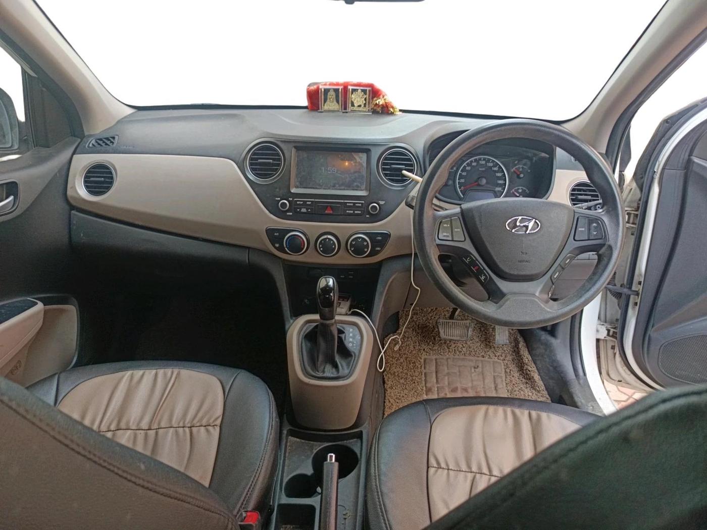 2017 Hyundai Grand i10 SPORTZ (O) AT 1.2 KAPPA VTVT, Petrol, Automatic, 11,700 km, interior