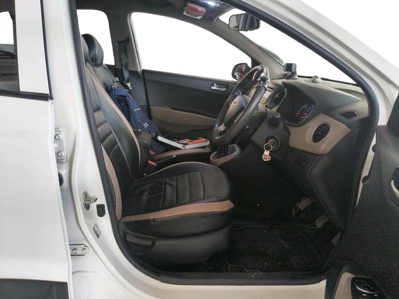 2016 Hyundai Grand i10 SPORTZ 1.2 KAPPA VTVT, Petrol, Manual, 27,698 km, interior