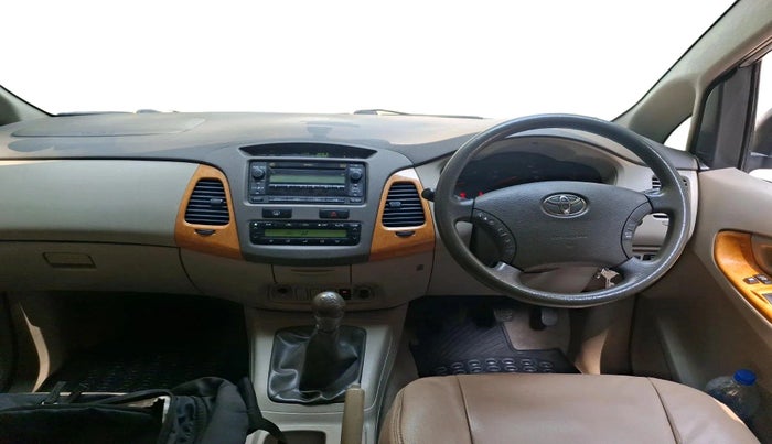2010 Toyota Innova V 2.5 7 STR, Diesel, Manual, 1,57,529 km, interior