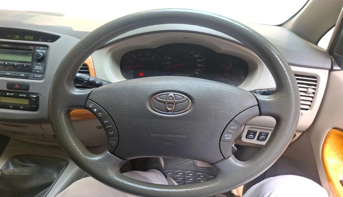 2010 Toyota Innova V 2.5 7 STR, Diesel, Manual, 1,57,529 km, interior