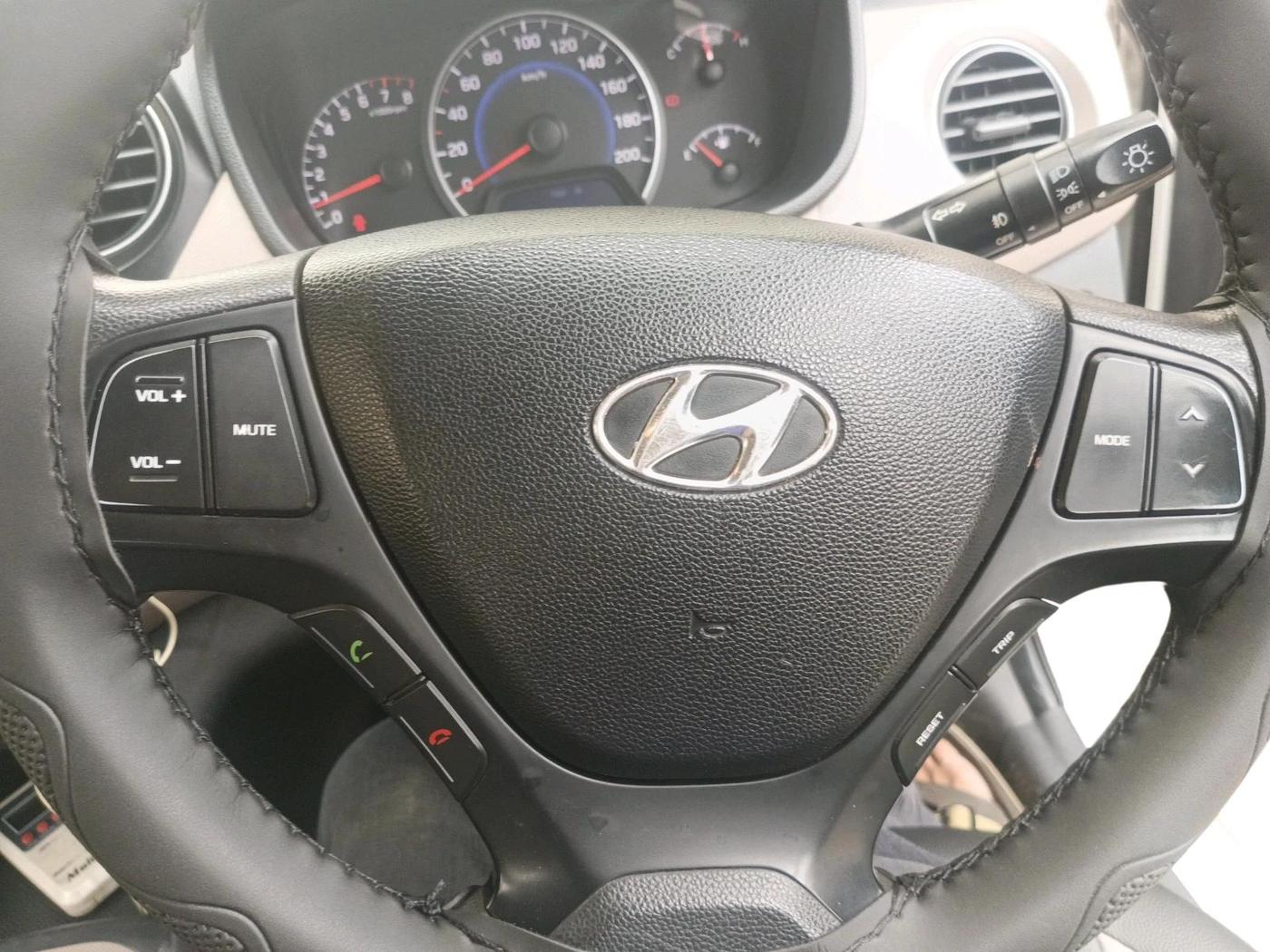 2015 Hyundai Grand i10 SPORTZ 1.2 KAPPA VTVT, Petrol, Manual, 72,058 km, interior